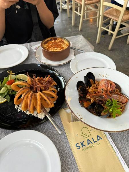 イアのレストラン「SKALA」（サントリーニ島）