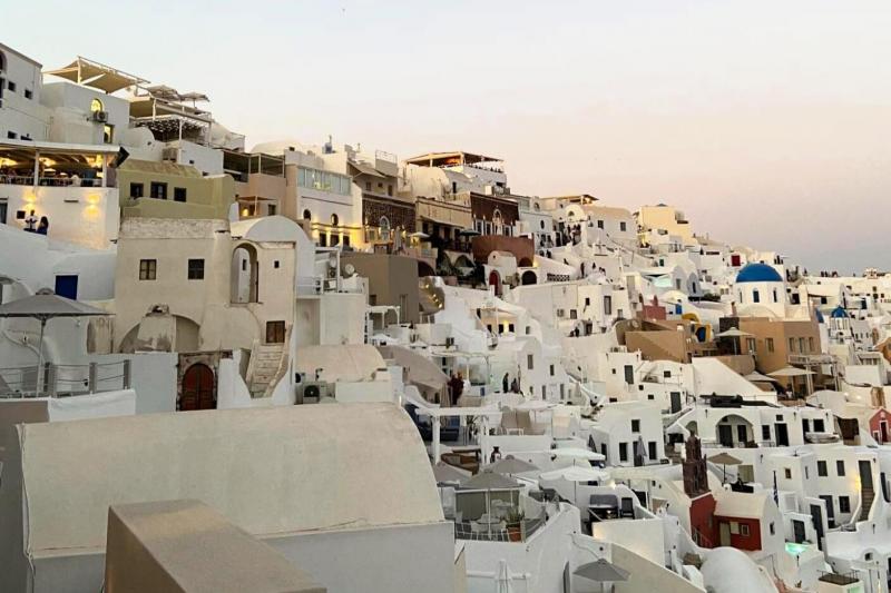 サントリーニ島・イアの街並み
