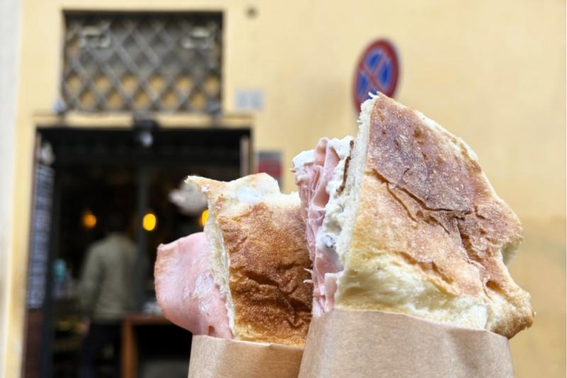 ローマのお肉屋さんのパニーニです