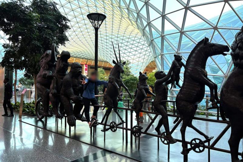 経由地のドーハ空港。4時間の待ち時間も楽しく過ごせました