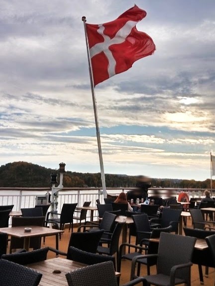 これから向かうデンマークの国旗