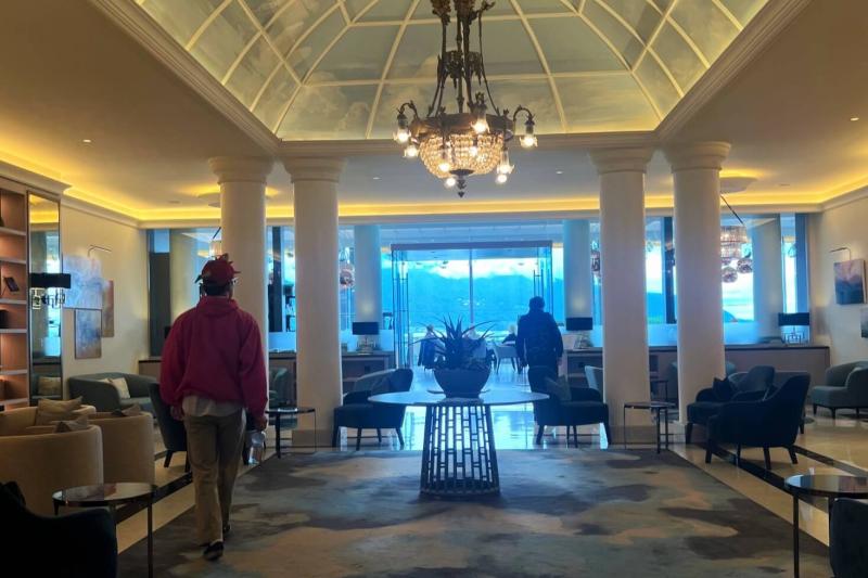 グランド ホテル スイス マジェスティックのロビー。ホテルに入った瞬間、とてもいい香りが広がっていました