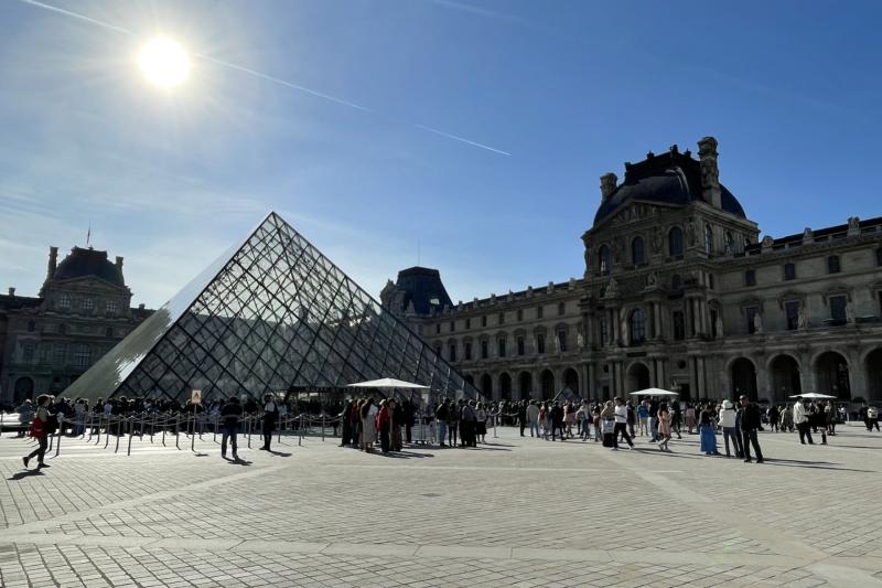 ルーブル美術館（フランス・パリ）