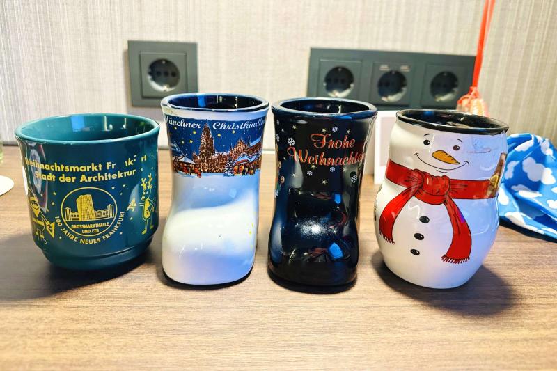ドイツ各地のクリスマスマーケットで集めたマグカップ