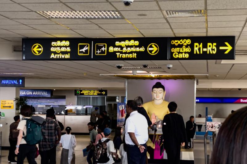 サインを見ながらゲートへ進みます