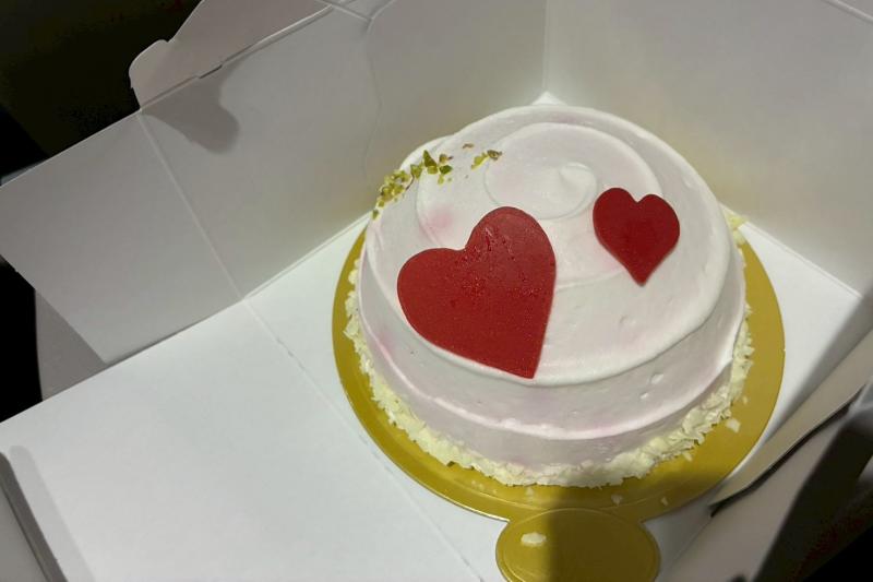 往路の成田→コロンボ間では、食後にハネムーンのお祝いケーキもいただき、思いもよらぬサプライズで感激しました。