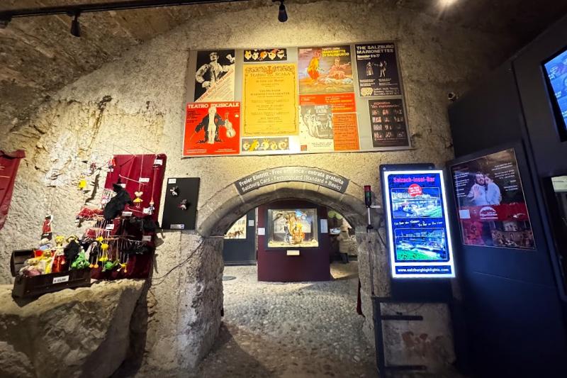 歴史ある人形を展示するマリオネット ミュージアムも城内にあります