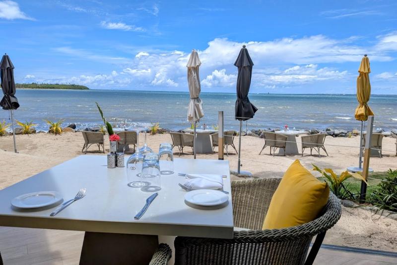 ワイトゥイビーチクラブ内に位置するワイトゥイバー＆グリル