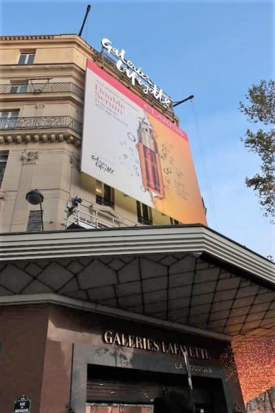 続いてはパリで有名な百貨店「ギャラリーラファイエット」の紹介です。　本館・メゾン＆グルメ館・紳士館の3つの建物が連なっています。とても広い百貨店ですので、お目当てのブランドは事前にチェックしてくださいね。