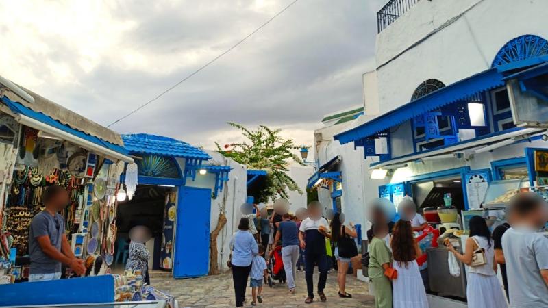 地元の人と観光客と、どちらもたくさん