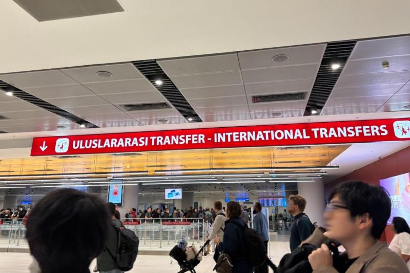 荷物検査場は時間帯によってはかなり混雑することも