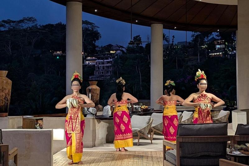 歓迎の舞「パニャンブラマ（Panyembrama）」