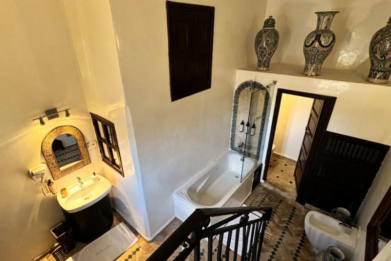 トイレやバスルームは階下に設置