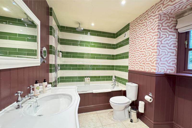 明るくかわいいバスルーム