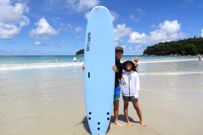 念願の海外でのサーフィン。今日もいい天気！ さあ、がんばるぞー！