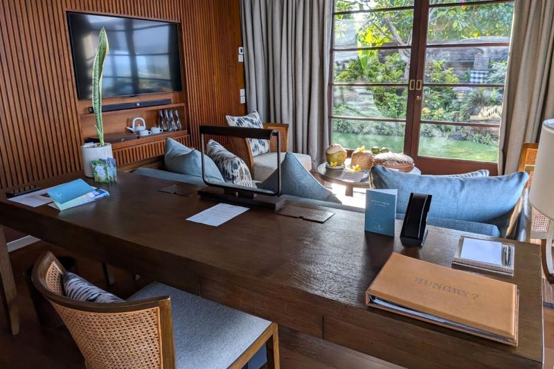 広々としたデスク回り