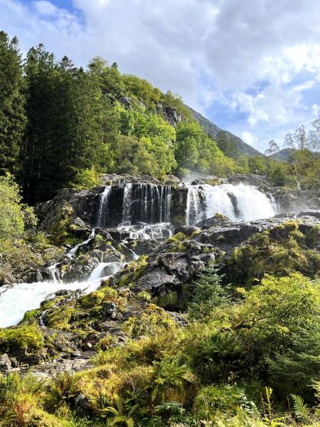 ローセンダールからハッテベルグ滝へ散策