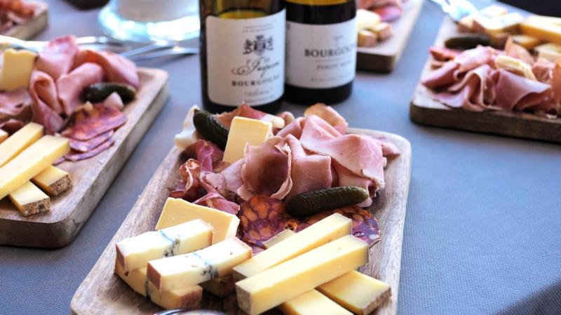 ブルゴーニュ地方の美しい自然に囲まれたドメーヌ ド リムスカ＆スパは、上質な静寂と美食を楽しめるラグジュアリーホテルです。広大な敷地には、牧場や庭園が広がり、五感で四季を感じられる贅沢な滞在がかないます。