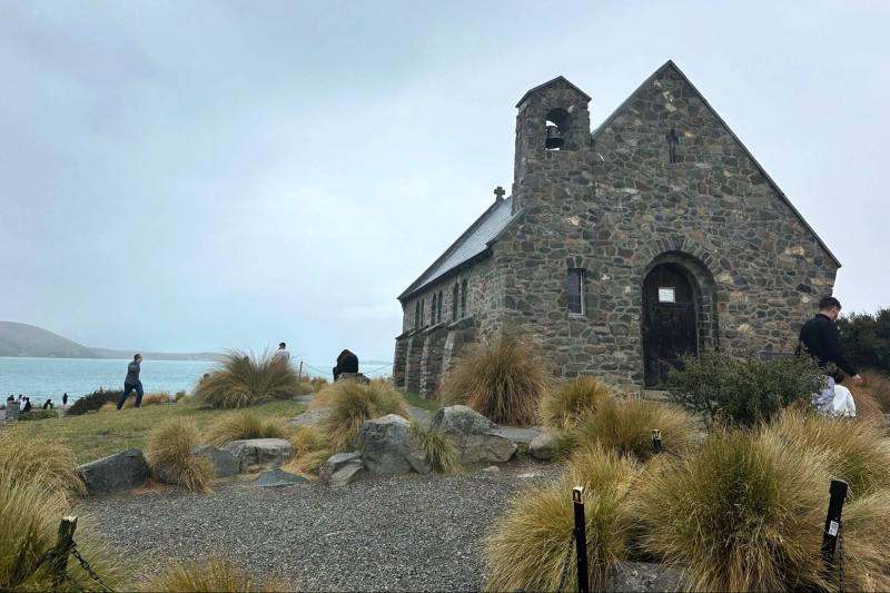 あいにくの天気だったが、テカポ湖と善き羊飼いの教会