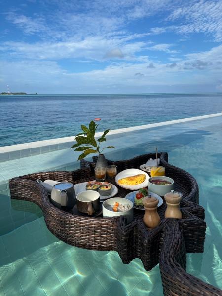 朝食はフローティングブレックファスト