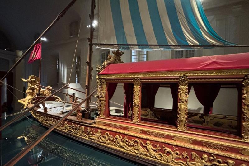 豪華な装飾が施されたサヴォイア家の船