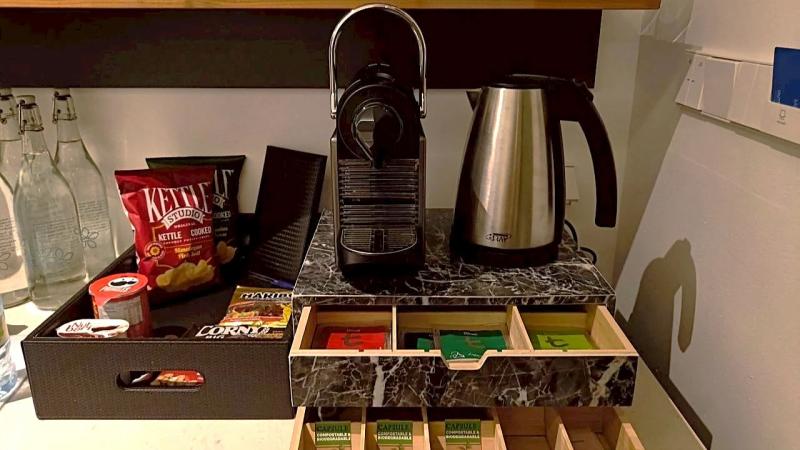 お水はもちろん、コーヒー、ティー類、スナックもあります♪