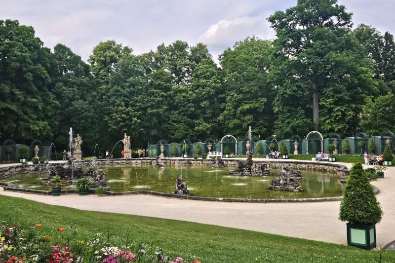 新宮殿の中庭と噴水