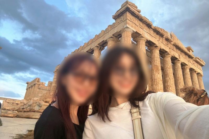 パルテノン神殿の前で