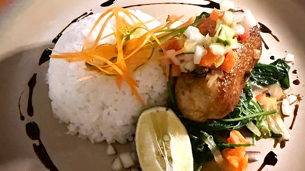 ザ デリレストランでいただいたツナステーキのグリル