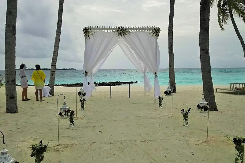 ちょうどこの日は、スパアイランドのビーチでの結婚式が行なわれるようで、準備が進められていました
