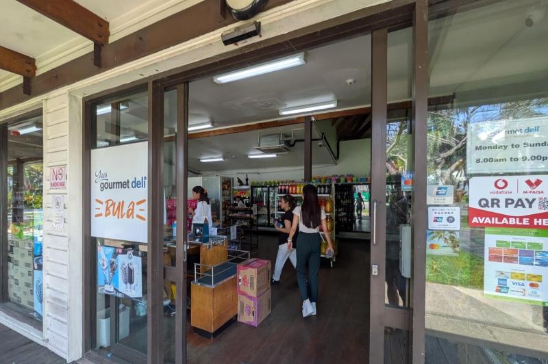 敷地内にコンビニがあるのもうれしいポイントですね