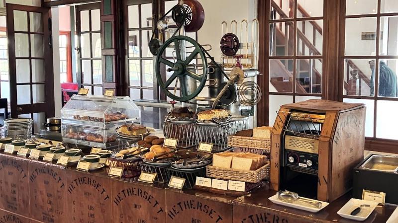 パンやパンケーキ、マフィン、甘いペイストリーが充実