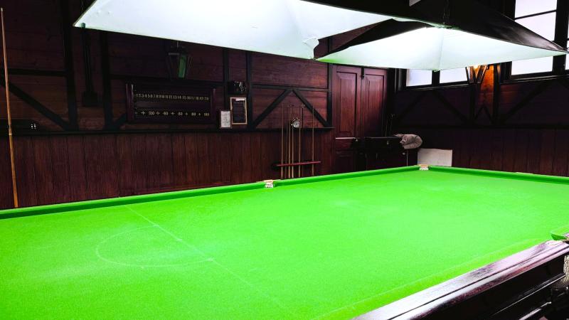 ビリヤード台
