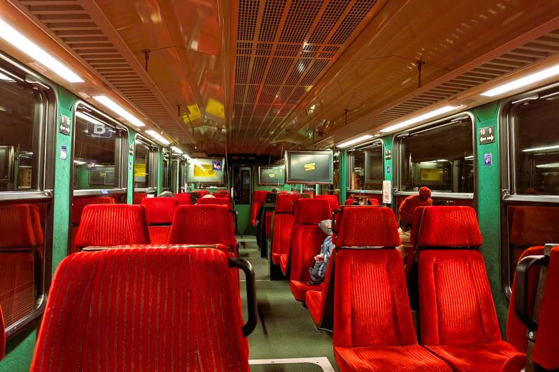 シートも赤で統一されていて上品