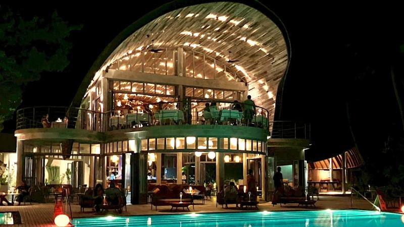 夜の様子はお城のよう…★