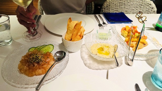 夕食メニューの食事