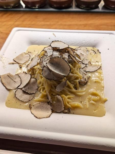 フレッシュトリュフのクリームパスタ