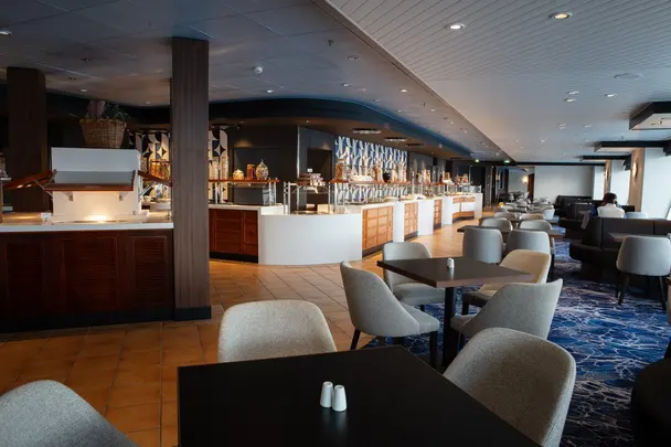 5つあるレストランの1つ「The Taverna（タヴェルナ）」では、種類豊富なビュッフェがお楽しみいただけます。