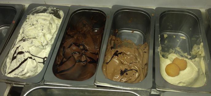 【アイスクリーム】Molly Moon's Homemade Ice Cream居酒屋石庵のすぐ並びに行列のアイスクリーム屋さんが。もちろん普通サイズはかなりbig。塩バニラが濃厚でイケます。