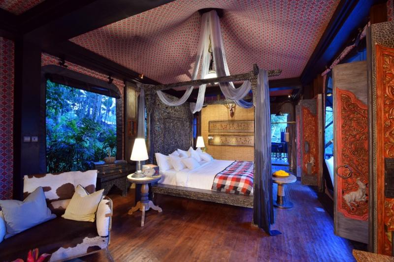 カペラ ウブド（インドネシア）バリ島・ウブドの手付かずの大自然の中に調和するように建てられた楽園のようなホテル。アジアンリゾートの設計を多く手掛ける有名な建築家ビル・ベンズリー氏によりデザインされ、バリ島では珍しいテントスタイルの客室が特徴。23ある客室は、プライベートプールや屋外デッキも備わった贅沢な造りです。