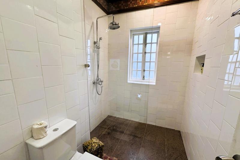 リノベーションされたばかりの快適なバスルーム