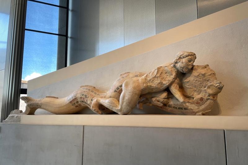 ヘラクレスとトリトンの像。名前は有名ですが、こんな姿だったとは…