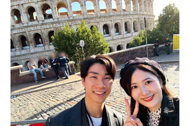 コロッセオの前でもパシャリ。当日はイベントが開催されていたのでいくつかの道が封鎖。近づくのに苦労しましたが、なんとか近くで写真が撮れました