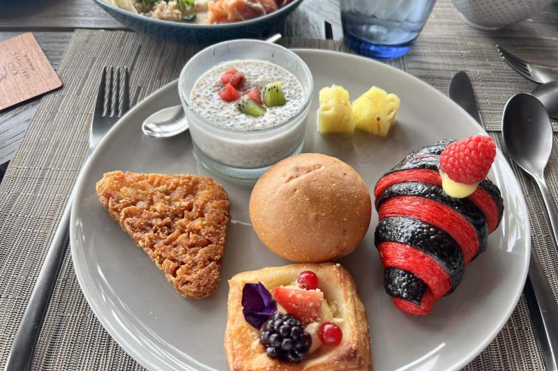 朝食はビュッフェなので食べたいものを少しずつ食べました