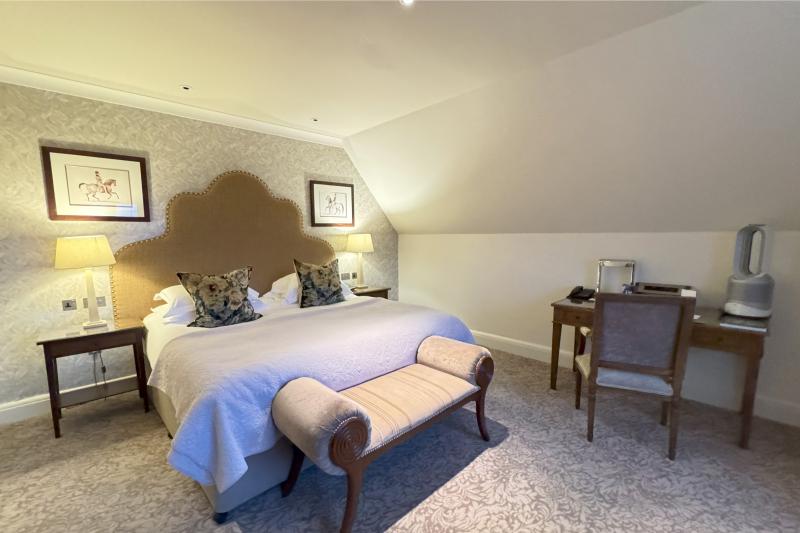 広々としたベッドルーム