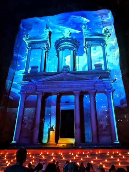 後に空を連想させるような映像