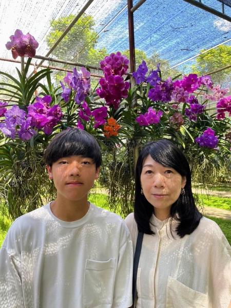 チェンマイ旅行でのひとコマ。タイ仏教祈りの花・蘭園にて