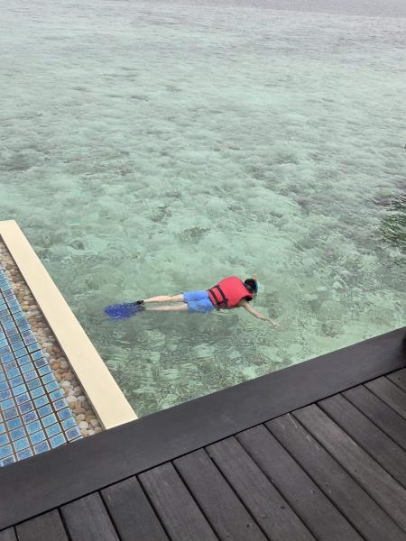 お部屋からすぐに海に入ってシュノーケリング