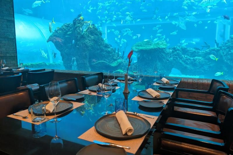 ジ アプルヴァ ケンピンスキー バリ内にある水中レストラン