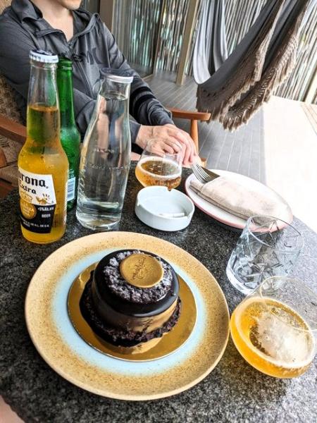 お部屋のデッキでビールとケーキ♪